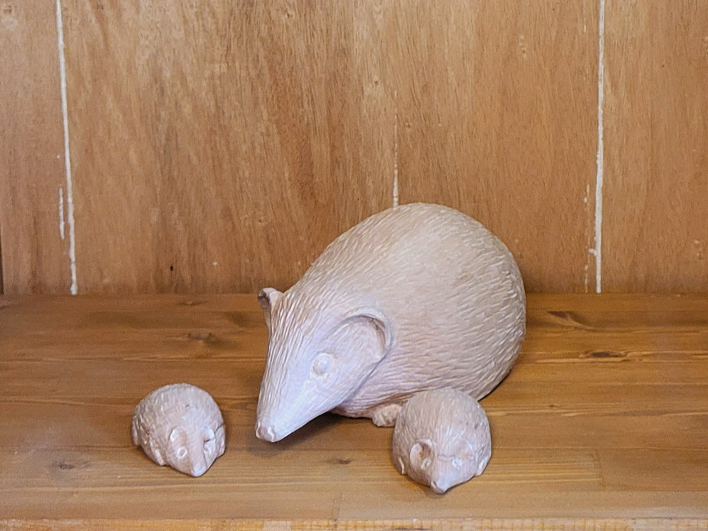 Holzschnitzerei_Erne_Igelfamilie